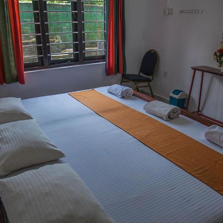 Antique Tourist Lodge Kandy Exterior photo