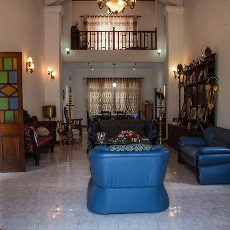 Antique Tourist Lodge Kandy Exterior photo