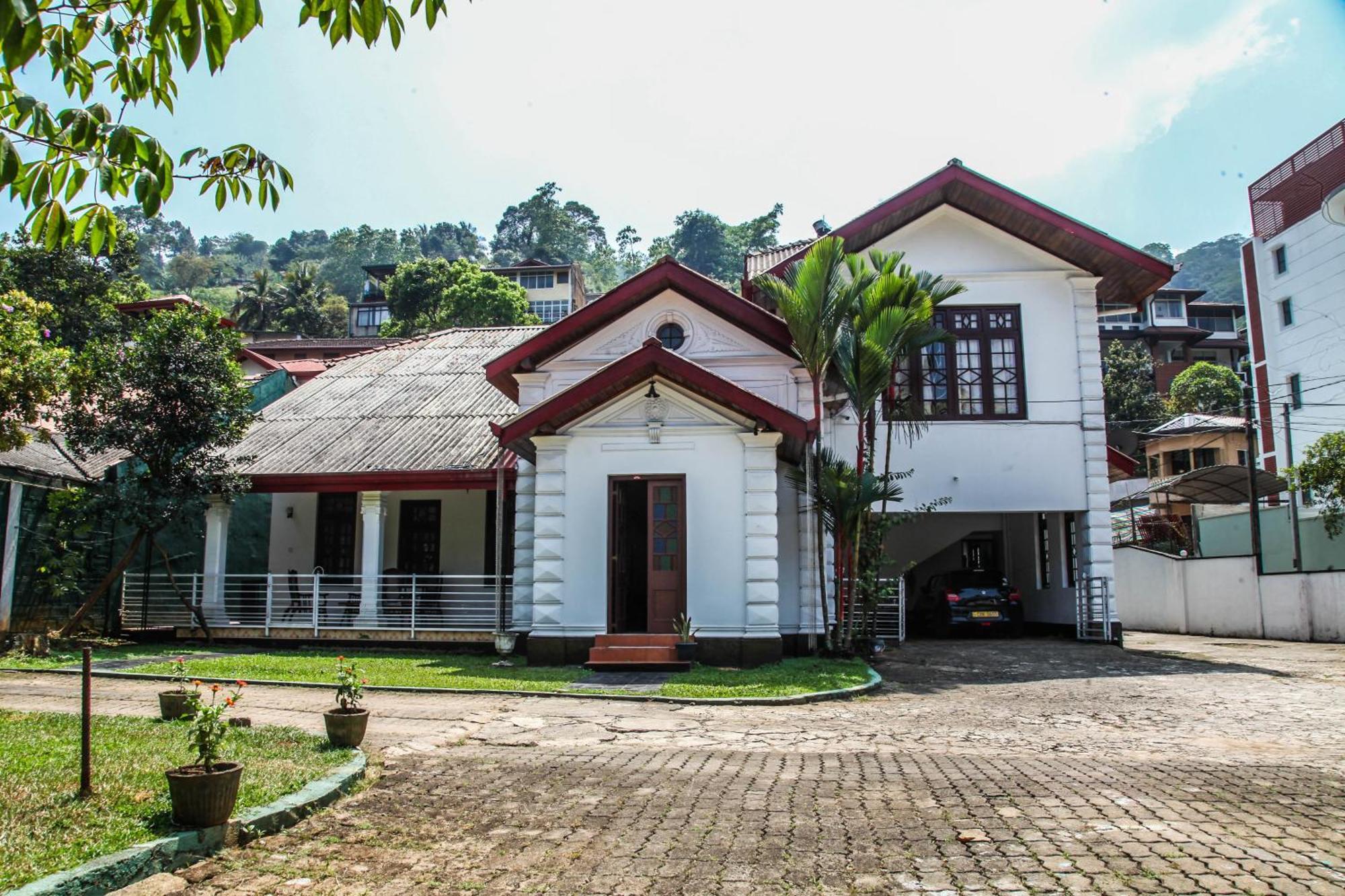 Antique Tourist Lodge Kandy Exterior photo