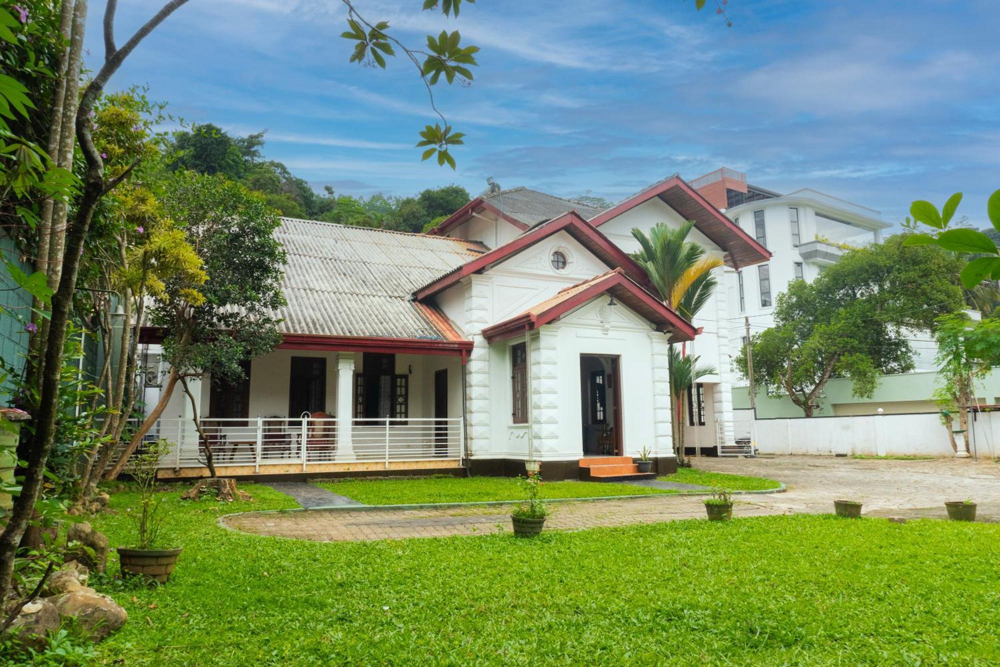 Antique Tourist Lodge Kandy Exterior photo